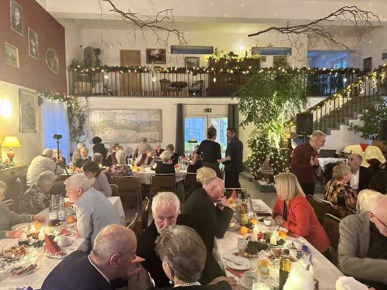 Eindrücke unserer Senioren-Weihnachtsfeier mit Dagmar Frederic. Gefas e.V. Erkner