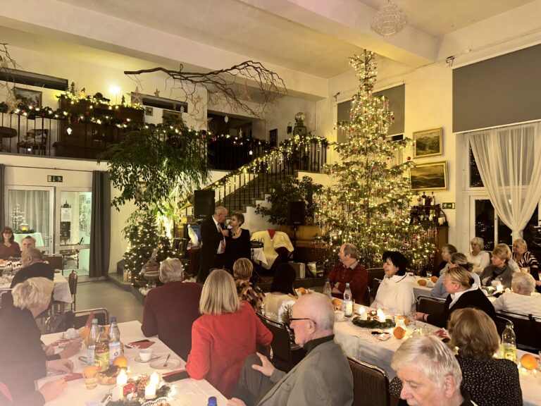 Eindrücke unserer Senioren-Weihnachtsfeier mit Dagmar Frederic. Gefas e.V. Erkner
