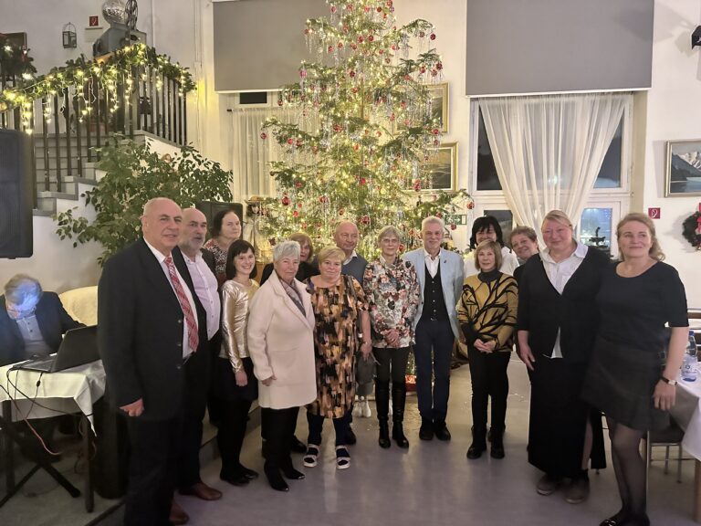 Eindrücke unserer Senioren-Weihnachtsfeier mit Dagmar Frederic. Gefas e.V. Erkner